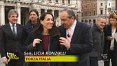 Conte contro Meloni e la manovra: le interviste del Vespone