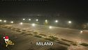 Altro che crisi energetica, il parcheggio di Milano illuminato a giorno tutta la notte