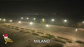 Altro che crisi energetica, il parcheggio di Milano illuminato a giorno tutta la notte