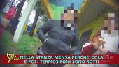 Le scuole che lasciano i bambini al freddo come pinguini