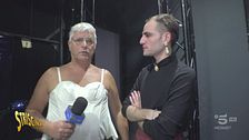 Lucci sfila contro la discriminazione dei capezzoli femminili