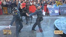 Anche a Viva Rai2! arriva la Guardia di Finanza, ma ballando Cicale