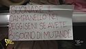 Cristiano Militello sotto il balcone del ragionier Fantozzi