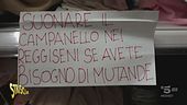 Cristiano Militello sotto il balcone del ragionier Fantozzi