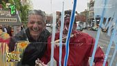 Fiorello e Biggio eco-vandali: finisce a torte in faccia