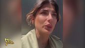 Giulietta Cavaglia ha perso l'aereo (e piange)