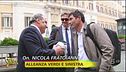 Fratoianni e la carta con la sua faccia finalmente insieme