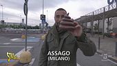 Assago: insulti e abbracci a Brumotti nel parcheggio disabili