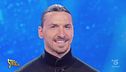 Zlatan Ibrahimovic conduce Striscia