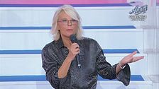 Maria: ''Riccardo vuoi corteggiare Federica? Siediti tra i corteggiatori...''