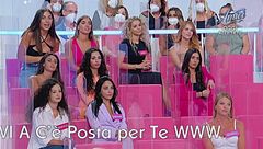 L'ingresso delle nuove corteggiatrici