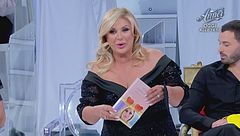 Tina: ''Comprate il mio libro''