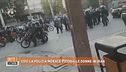 Così la polizia picchia le donne in Iran