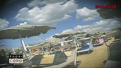 Gli abusivi dell'ombrellone: ecco come vietano le spiagge