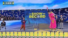 Tang Yuhui: la passeggiata sulle bottiglie