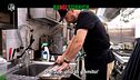 BASTIANICH: Banglstianich: Joe Bastianich lavapiatti con il popolo delle nostre cucine