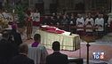 La lunga fila per l'addio a Benedetto XVI