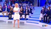Stasera C'è posta poi speciale Tg5 su Shoah