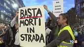 Travolta sulle strisce "Basta morti in città"