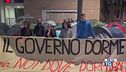 Studenti in tenda davanti alle università