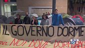 Studenti in tenda davanti alle università