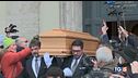 Folla commossa per l'addio a Gina