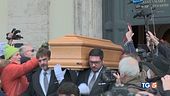 Folla commossa per l'addio a Gina