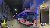 Mestre: nuovo incidente bus contro un palazzo