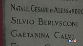 Berlusconi al Famedio tra Manzoni e Cavour