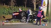 Auto contro un albero, morte due giovanissime