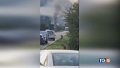 Assalto a portavalori spari e auto in fiamme