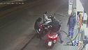 Napoli, gambizzato per uno scooter