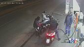 Napoli, gambizzato per uno scooter