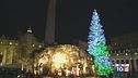 Albero e presepio illuminano San Pietro
