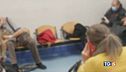 Pazienti sulle barelle, pronto soccorso in tilt