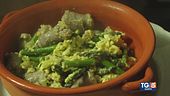 Un grande piatto a base di asparagi