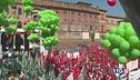 Sindacati in piazza e prove di dialogo