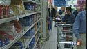 Inflazione e tassi frenano consumi
