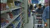 Inflazione e tassi frenano consumi