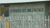 Studente 16enne accoltella la prof