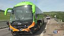 Bus nella scarpata, un morto e 15 feriti