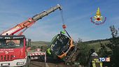 Bus nella scarpata "Salvi per miracolo"