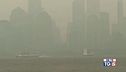Una morsa di fumo attanaglia New York