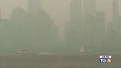 Una morsa di fumo attanaglia New York