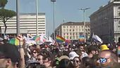 La piazza del gay pride tra diritti e polemiche