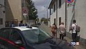 Strangola il figlio poi chiama i soccorsi