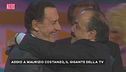Maurizio Costanzo riceve il Telegatto da Alberto Sordi