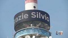 Silvio Berlusconi: l'omaggio sulla torre di Mediaset