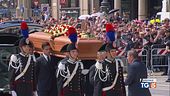 L'arrivo del feretro di Silvio Berlusconi in Piazza Duomo