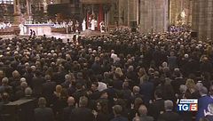 L'applauso del Duomo di Milano per Silvio Berlusconi